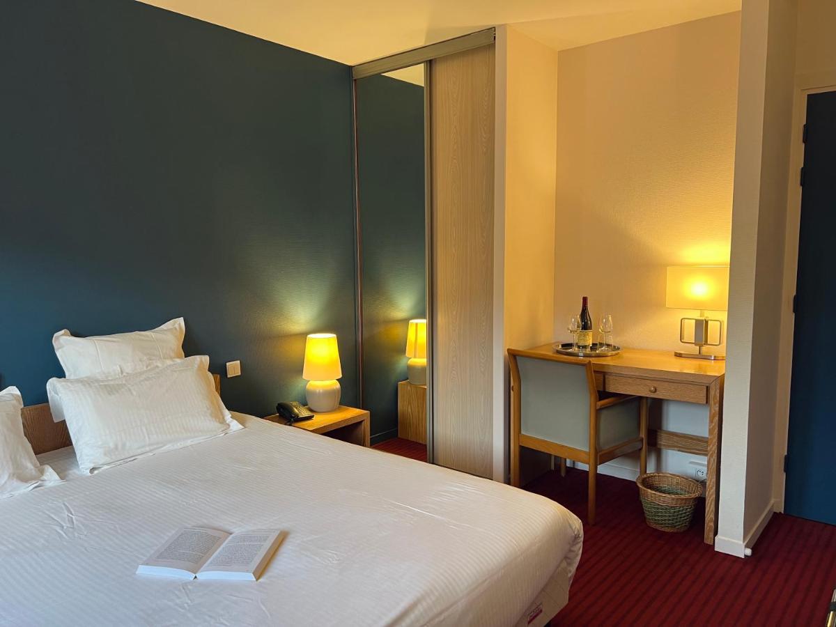 Le Pre Saint Germain Hotel Louviers Bagian luar foto