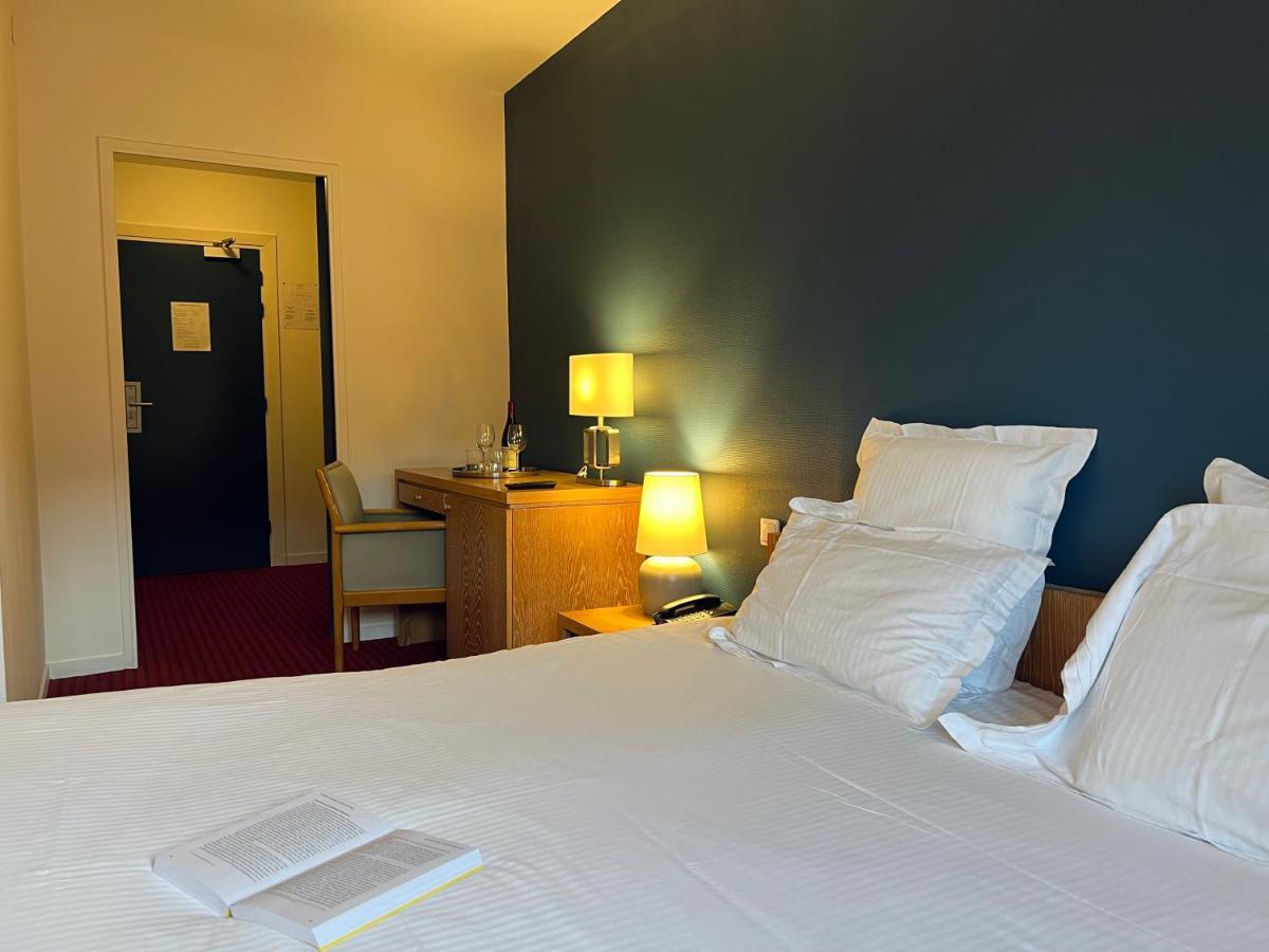 Le Pre Saint Germain Hotel Louviers Bagian luar foto