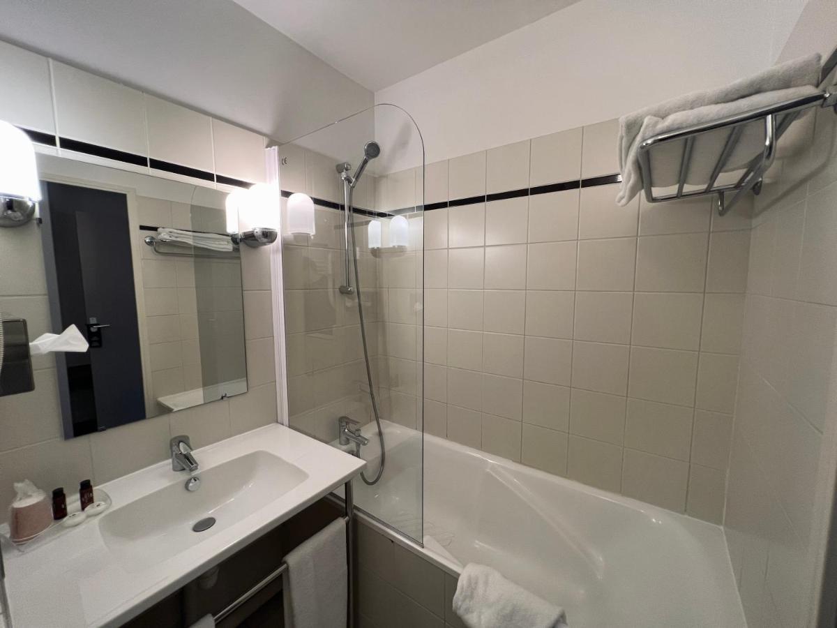 Le Pre Saint Germain Hotel Louviers Bagian luar foto