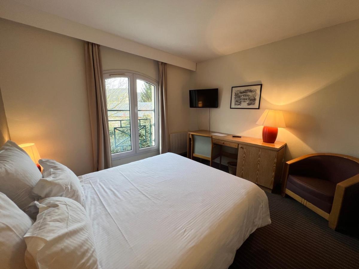 Le Pre Saint Germain Hotel Louviers Bagian luar foto