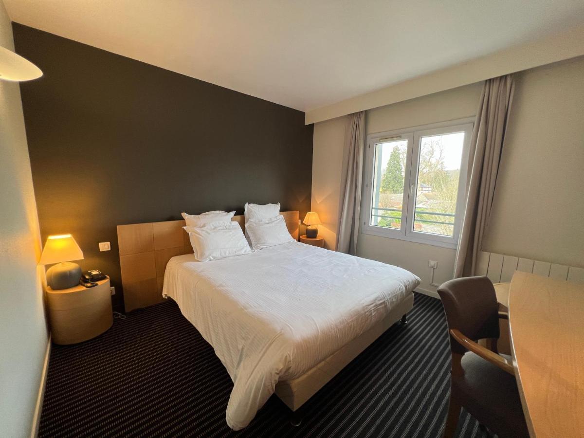 Le Pre Saint Germain Hotel Louviers Bagian luar foto