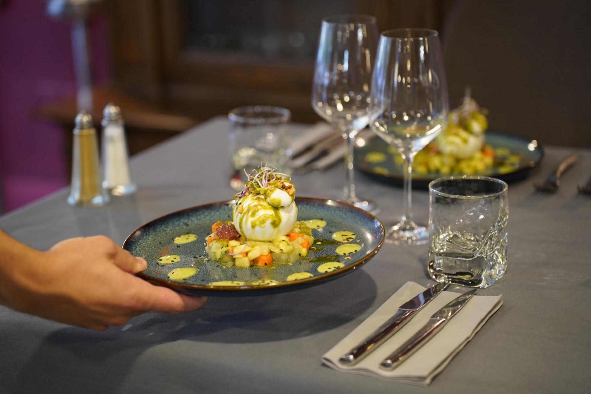 Le Pre Saint Germain Hotel Louviers Bagian luar foto