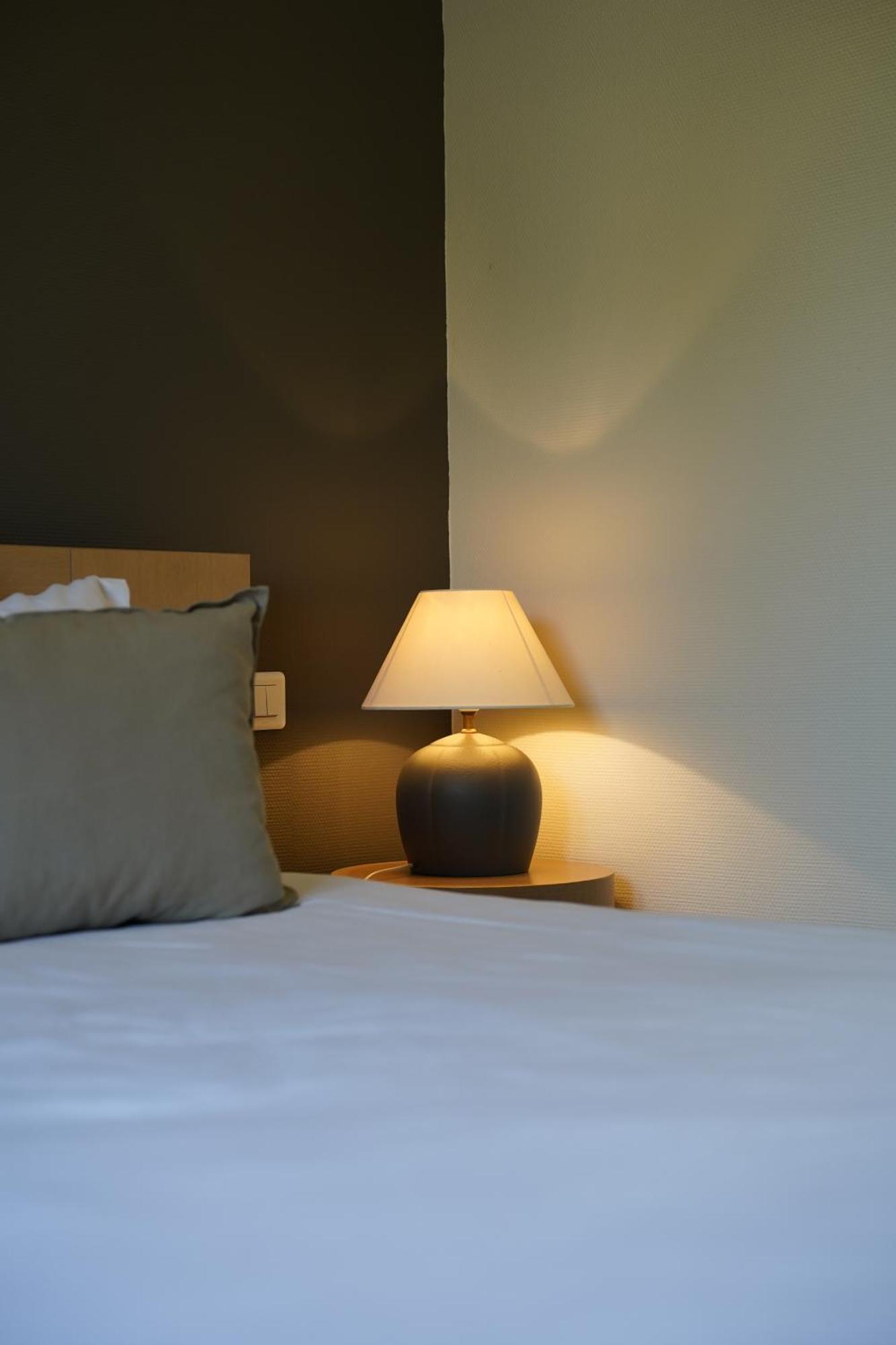Le Pre Saint Germain Hotel Louviers Bagian luar foto