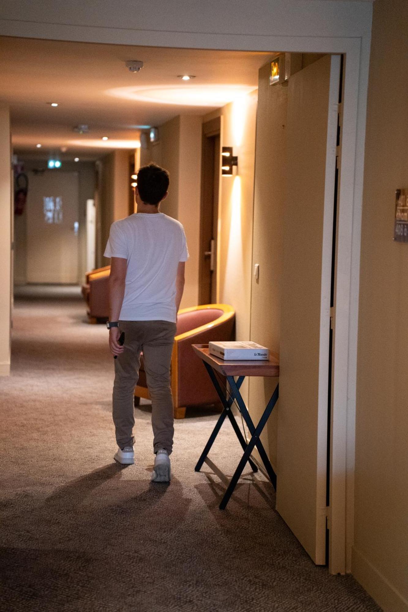 Le Pre Saint Germain Hotel Louviers Bagian luar foto